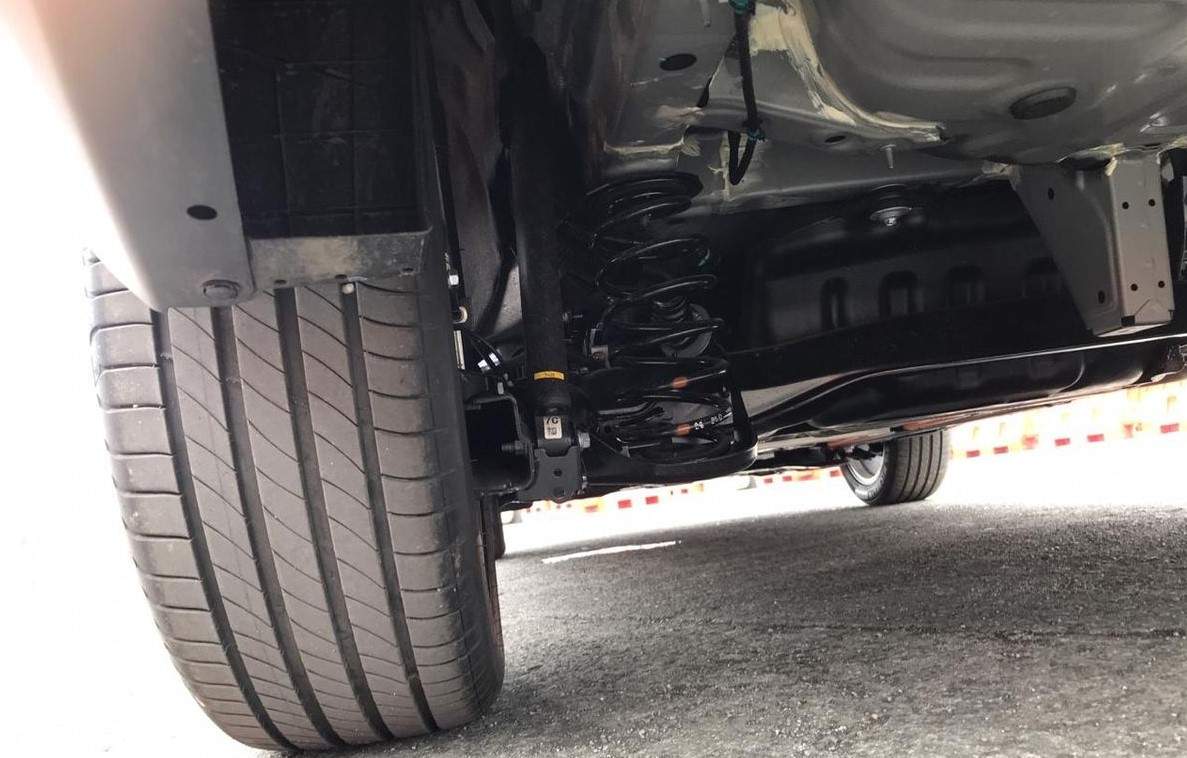 Suspensi Mobil